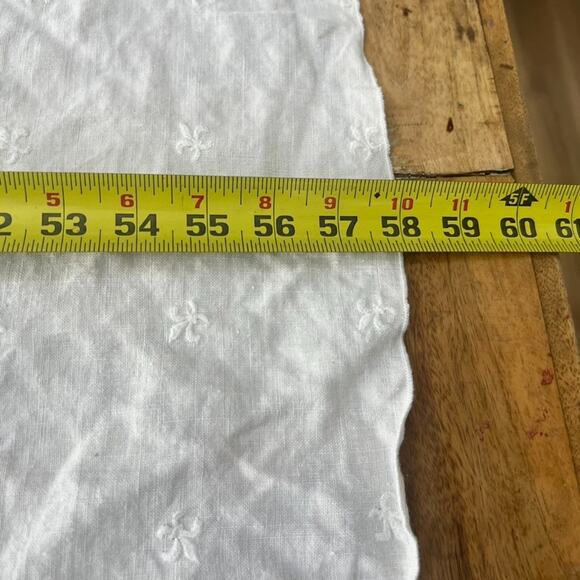 Vintage White Fleur De Lis Embroidered Linen Tablecloth Oval 58" x 90” - Picture 10 of 10